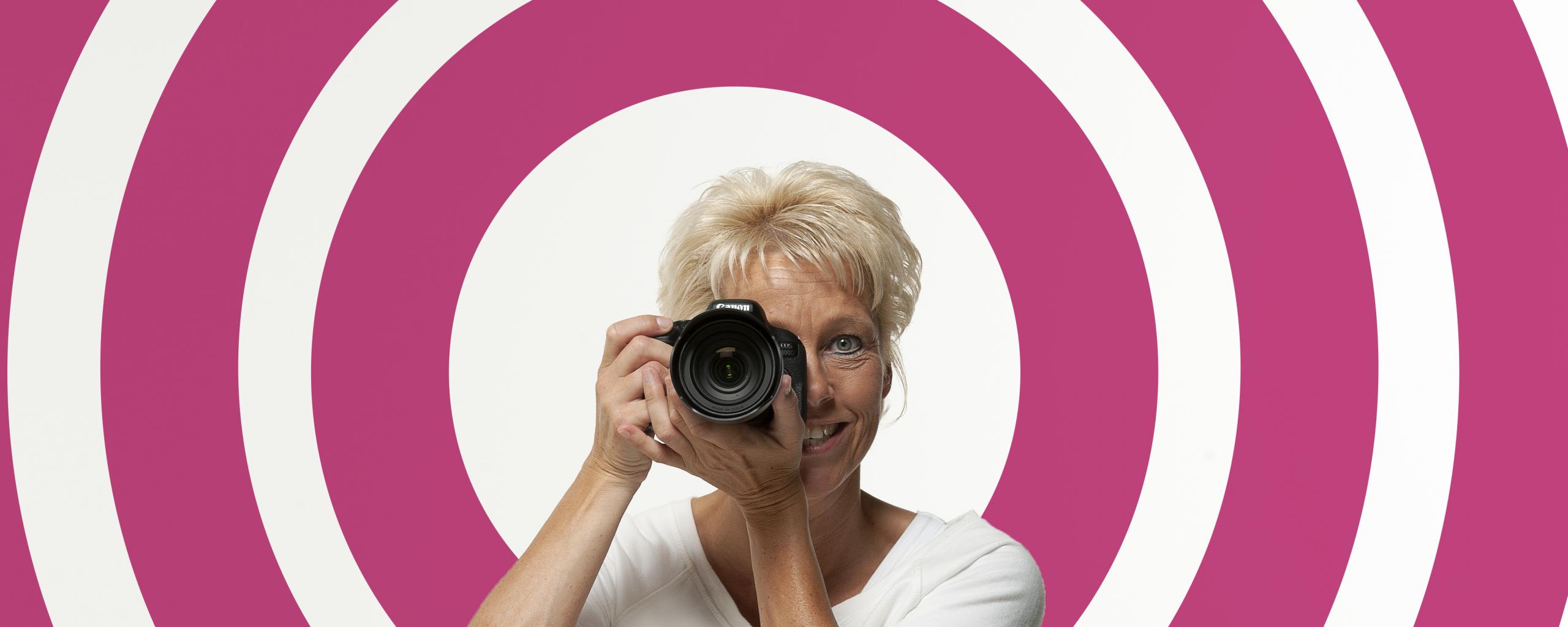 GO Waalwijk campagnefoto van vrouw met fototoestel